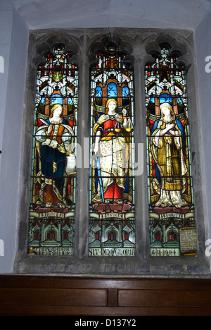 Ein Glasfenster in St. Cyriacs Kirche Lacock Wiltshire England UK Stockfoto