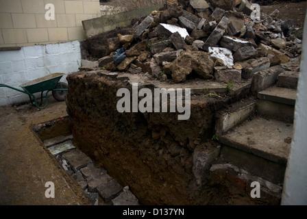 Ein Garten hinter dem Haus wird landschaftlich in Bath Somerset England UK Stockfoto