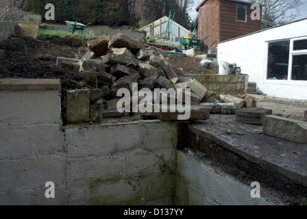 Ein Garten hinter dem Haus wird landschaftlich in Bath Somerset England UK Stockfoto