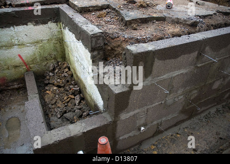 Ein Garten hinter dem Haus wird landschaftlich in Bath Somerset England UK Stockfoto