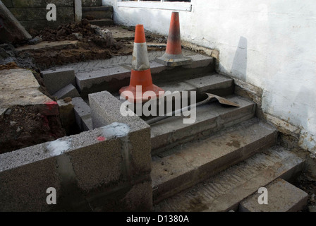 Ein Garten hinter dem Haus wird landschaftlich in Bath Somerset England UK Stockfoto