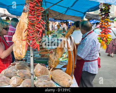 Wöchentlichen Bauernmarkt in Pollenca Mallorca Spanien, viele gute Angebote und noch mehr Touristen Stockfoto