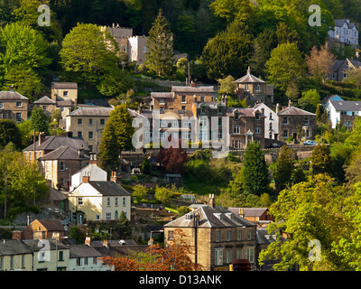Häuser auf einem Hügel im Dorf von Matlock Bath im Peak District Derbyshire England UK ein beliebtes Touristenziel Stockfoto