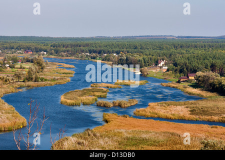 Flusses Ros Blick vom Mar'in Felsen im Herbst. Die Zentralukraine. Stockfoto