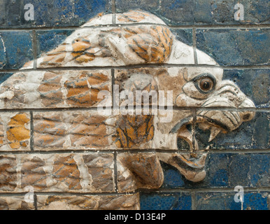 Istanbul Archäologie Museen, glasierten Fliesen-Bilder von der Prozession Straße und Ischtar-Tor von Babylon, Nahaufnahme von Löwen Kopf Stockfoto