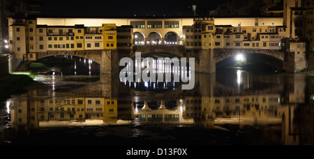 Florenz, Italien: ungewohnten Blick auf Ponte Vecchi bei Nacht Stockfoto