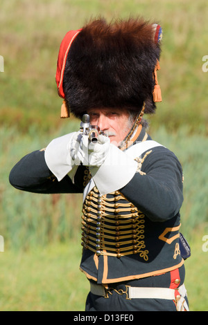 Ein Pferd Chasseur der kaiserlichen Garde, die mit dem Ziel, seine Waffe in Borodino, Russland Stockfoto