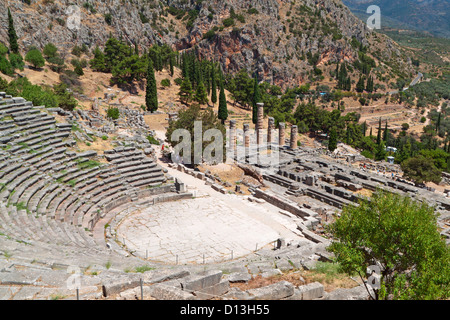 Apollo-Tempel und das Theater am Delphi Oracle archäologische Stätte in Griechenland Stockfoto