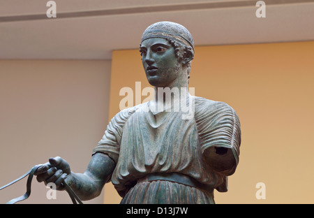 Wagenlenker Statue befindet sich im Museum von Delphi in Griechenland Stockfoto