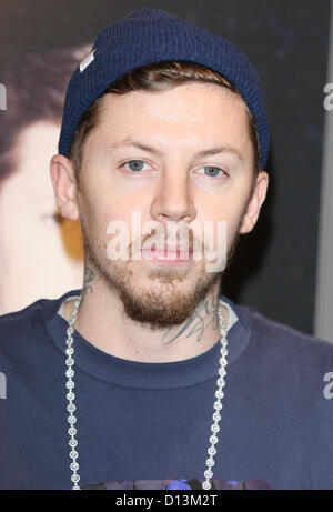 PROFESSOR GREEN PROFESSOR GREEN X PUMA-KOLLEKTION. SIGNING LONDON ENGLAND UK 6. Dezember 2012 Stockfoto