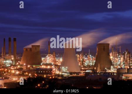 Grangemouth Öl-Raffinerie Komplex in der Nacht Stockfoto