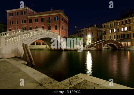 Nachtansicht des Kanals Venedig, Italien Stockfoto