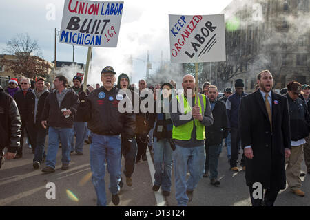 Lansing, Michigan - Gewerkschaftsmitglieder sammelten sich an das State Capitol, plötzliche "Recht auf Arbeit" Gesetzgebung unterstützt durch republikanische Gesetzgeber und Gouverneur Rick Snyder zu protestieren. Stockfoto