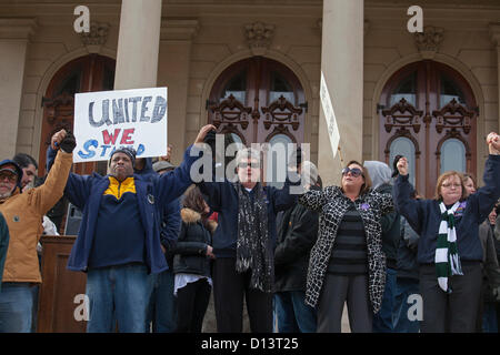 Lansing, Michigan - Gewerkschaftsmitglieder sammelten sich an das State Capitol, plötzliche "Recht auf Arbeit" Gesetzgebung unterstützt durch republikanische Gesetzgeber und Gouverneur Rick Snyder zu protestieren. Stockfoto