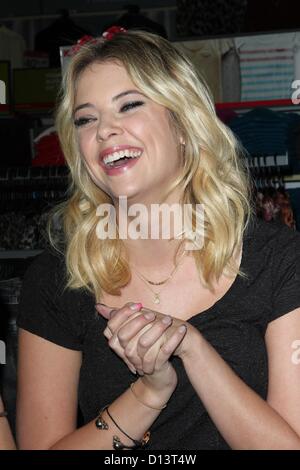 6. Dezember 2012 Gastgeber - Los Angeles, Kalifornien, USA - Ashley Benson Bongo Graffiti Party am 6. Dezember 2012 bei KMart, Los Angeles, Kalifornien. USA. (Kredit-Bild: © TLeopold/Globe Photos/ZUMAPRESS.com) Stockfoto