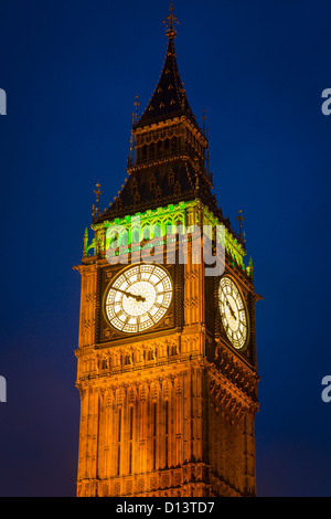 Big Ben ist der Spitzname für die große Glocke der Uhr am nördlichen Ende des Palace of Westminster in London Stockfoto