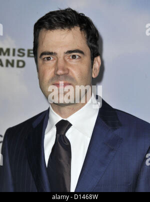 6. Dezember 2012 - Los Angeles, Kalifornien, USA - Ron Livingston an der Los Angeles-Premiere von "Promised Land" im der Directors Guild Of America in Los Angeles, Kalifornien am 6. Dezember 2012 statt. 2012 (Kredit-Bild: © D. Long/Globe Photos/ZUMAPRESS.com) Stockfoto