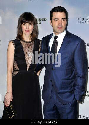 Los Angeles, USA. 6. Dezember 2012. Ron Livingston, Rosemarie Dewitt im Ankunftsbereich für versprochen Premiere landen, Directors Guild of America (DGA) Theater, Los Angeles, CA 6. Dezember 2012. Foto von: Dee Cercone/Everett Collection Stockfoto