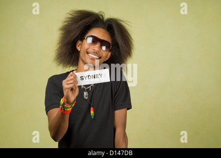 Junge trendige Afroamerikaner, die Welt zu reisen Stockfoto