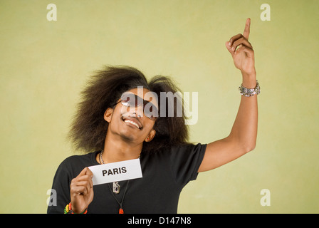 Junge trendige Afroamerikaner, die Welt zu reisen Stockfoto