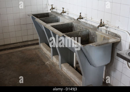 Waschbecken auf Robben Island Gefängnis in Kapstadt, Südafrika, Afrika Stockfoto