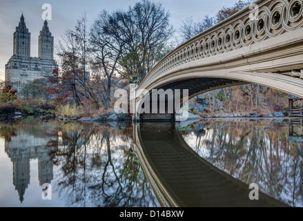 Bogen Sie-Brücke, Central Park, New York City Stockfoto