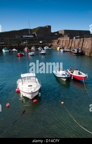 Braye Hafen auf Alderney, Kanalinseln Stockfoto