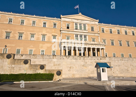 Das griechische Parlament (griechischen) und das Grab des unbekannten Soldaten in Athen, Griechenland Stockfoto