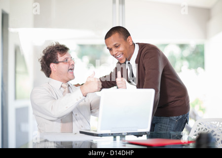 Unternehmer treffen reden Stockfoto