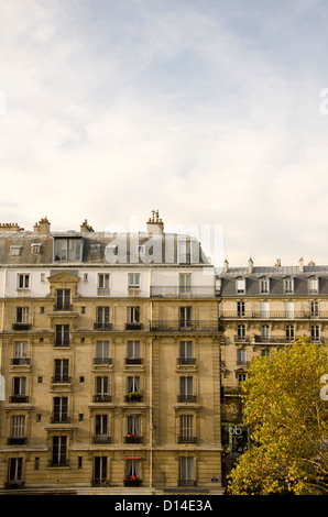 Fassade des Gebäudes im 11. Arrondissement Paris. Frankreich. Stockfoto