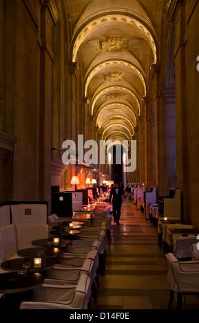 Café Marly Museum du Louvre in Paris. Ile-de-France, Paris, Frankreich. Stockfoto