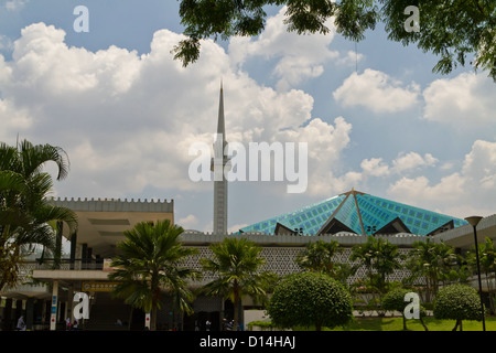 Das Minarett der Nationalmoschee in Kuala Lumpur, Malaysia Stockfoto