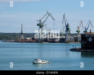 Schiffswerft Uljanik in Pula Kroatien Stockfoto