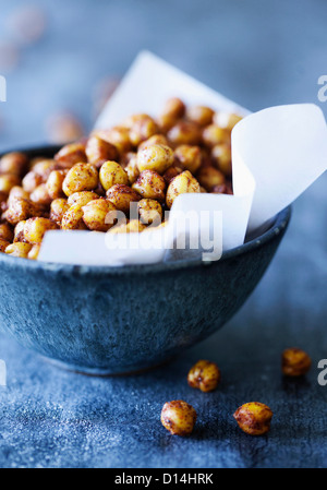 Schüssel mit würzigen Kichererbsen Stockfoto