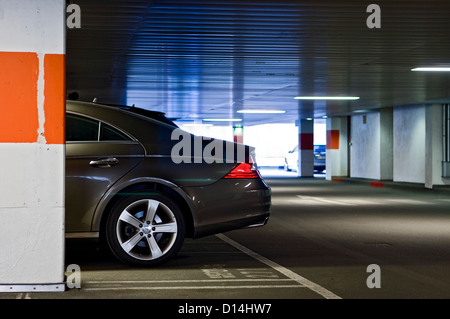 Mercedes CLK in Garage Stockfoto