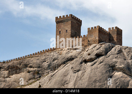 Mauern der genuesischen Festung in Sudak, Krim, Ukraine Stockfoto