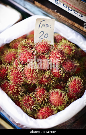 Rambutan zum Verkauf auf Markt Stockfoto