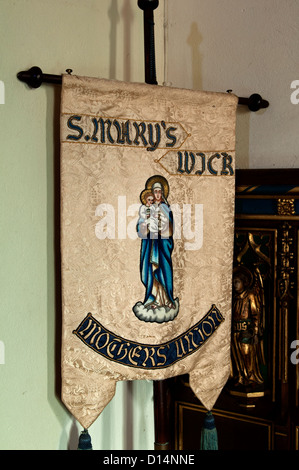 Mütter Union banner, St. Marien Kirche, Wick, Worcestershire, England, UK Stockfoto