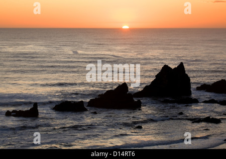 AA00379-00... OREGON - Sonnenuntergang über dem Pazifik vom Ecola State Park. Stockfoto