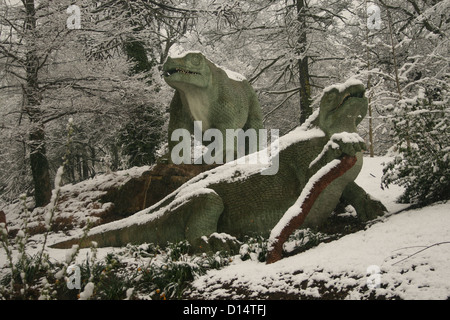 Dinosaurier im Crystal Palace Park, London Stockfoto