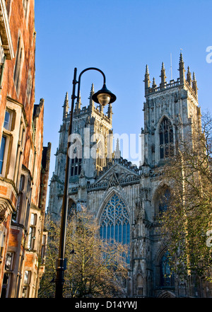 Niedrigen Winkel View York Minster Stockfoto