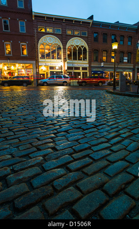 USA, Maine, Portland, Vorderstraße in der Abenddämmerung Stockfoto