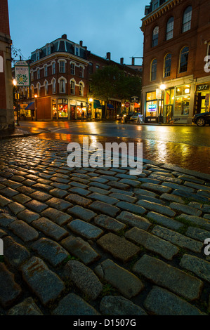 USA, Maine, Portland, Vorderstraße in der Abenddämmerung Stockfoto