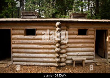 OREGON - eine Replik des Forts in Fort Clatsop überbaut durch das Corps of Discovery, Winter entlang der Küste von Oregon. Stockfoto