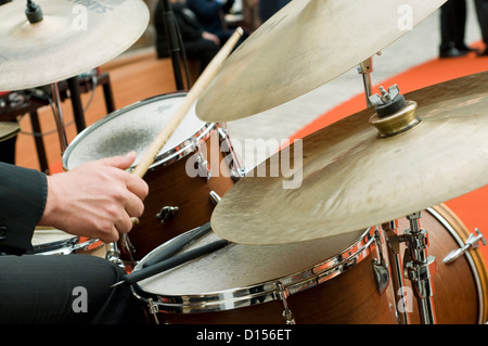 Eine jazz-Band-Schlagzeuger auf der Bühne während eines Konzerts Stockfoto