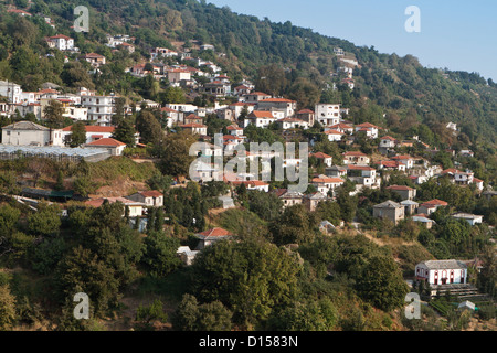 Traditionelle Zagora Dorf auf dem Berg Pilion in Griechenland Stockfoto