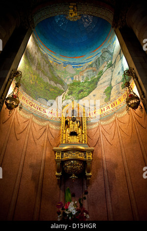 Barcelona, Spanien: Altar der Jungfrau von Montserrat in der Expiatory Kirche des Heiligsten Herzens Jesu in Tibidabo Hügel Stockfoto