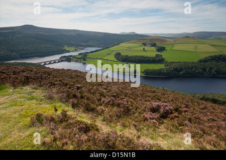 Ladybower Vorratsbehälter von Whinstone Lee Tor im Peak District National Park gesehen, Stockfoto