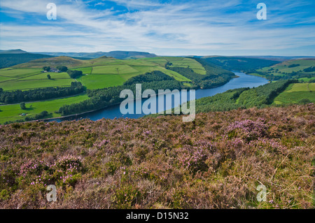 Ladybower Vorratsbehälter von Whinstone Lee Tor im Peak District National Park gesehen Stockfoto