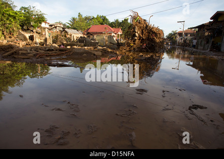 Acacia Street, Cagayan De Oro, Mindanao, Philippinen & Anschluss an tropischer Sturm Washi (PAGASA, Sendong). Stockfoto